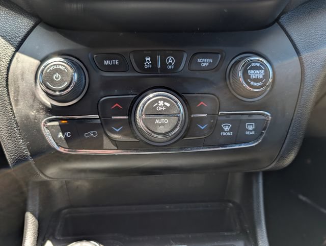 Used 2020 Jeep Cherokee High Altitude AWD/4WD image 23