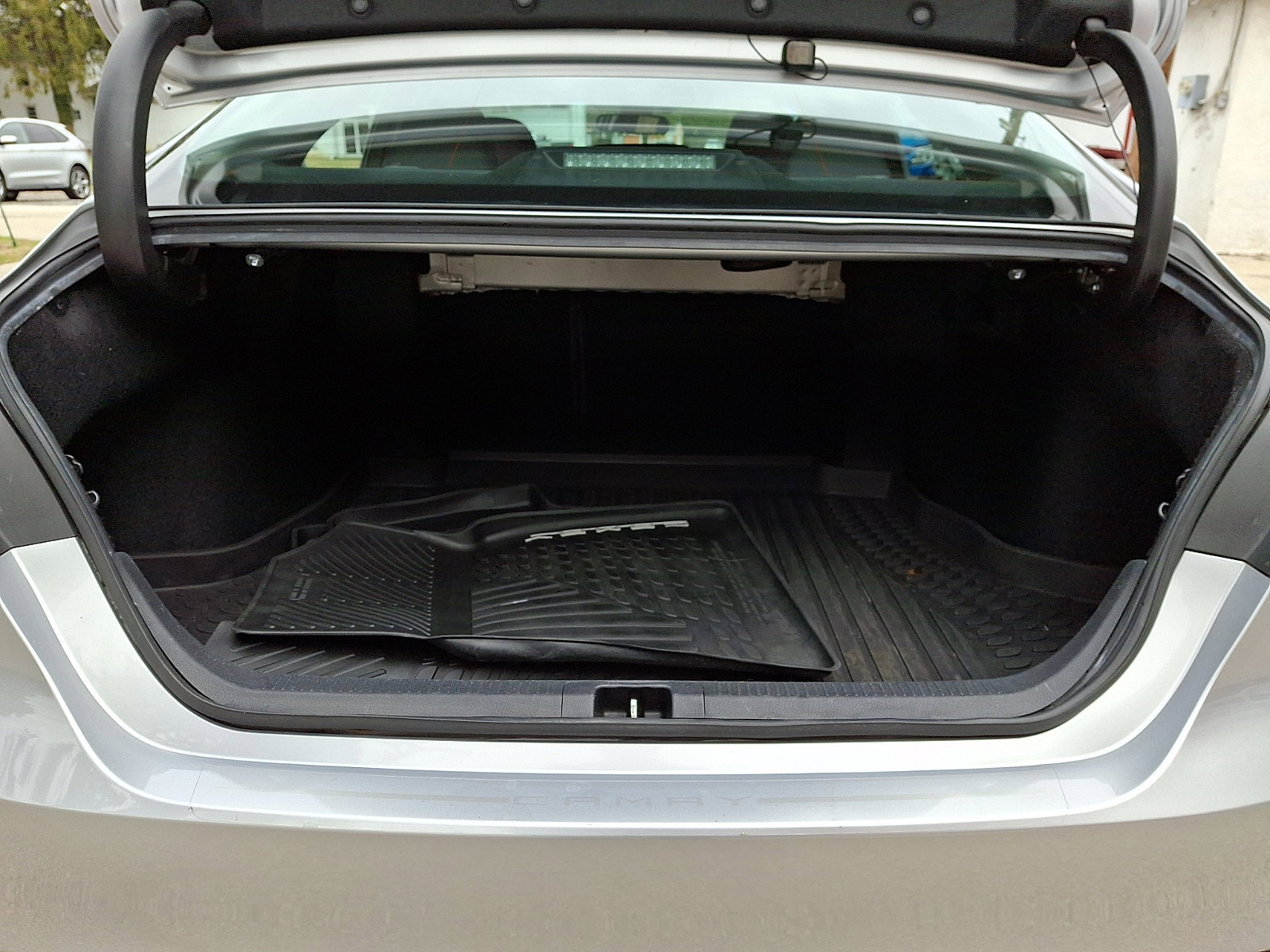 Used 2018 Toyota Camry LE w/ Protection Package (Q2) FWD image 28