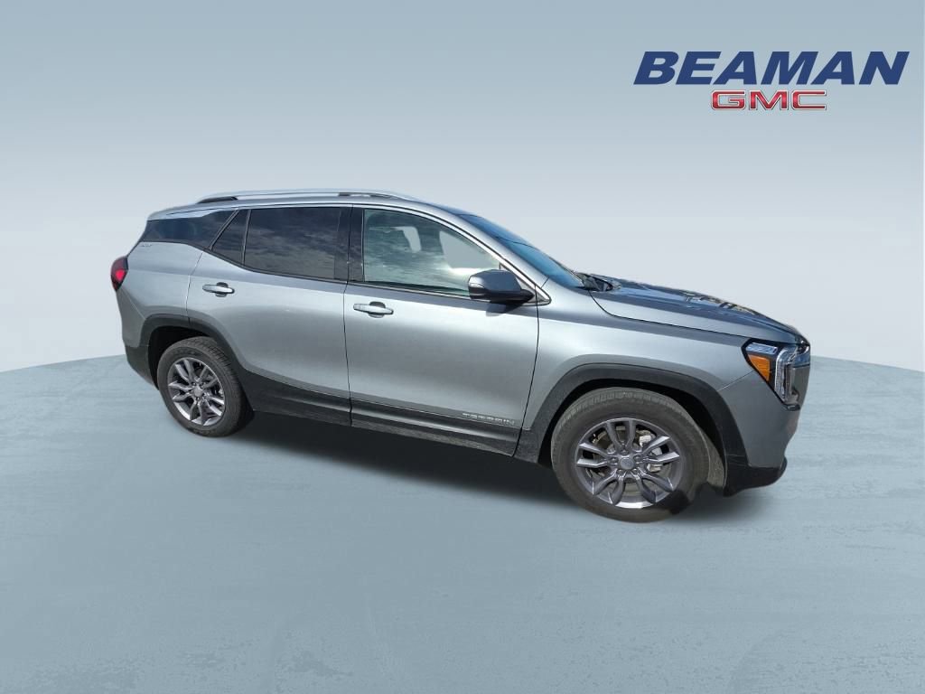 Used 2024 GMC Terrain SLT image 3