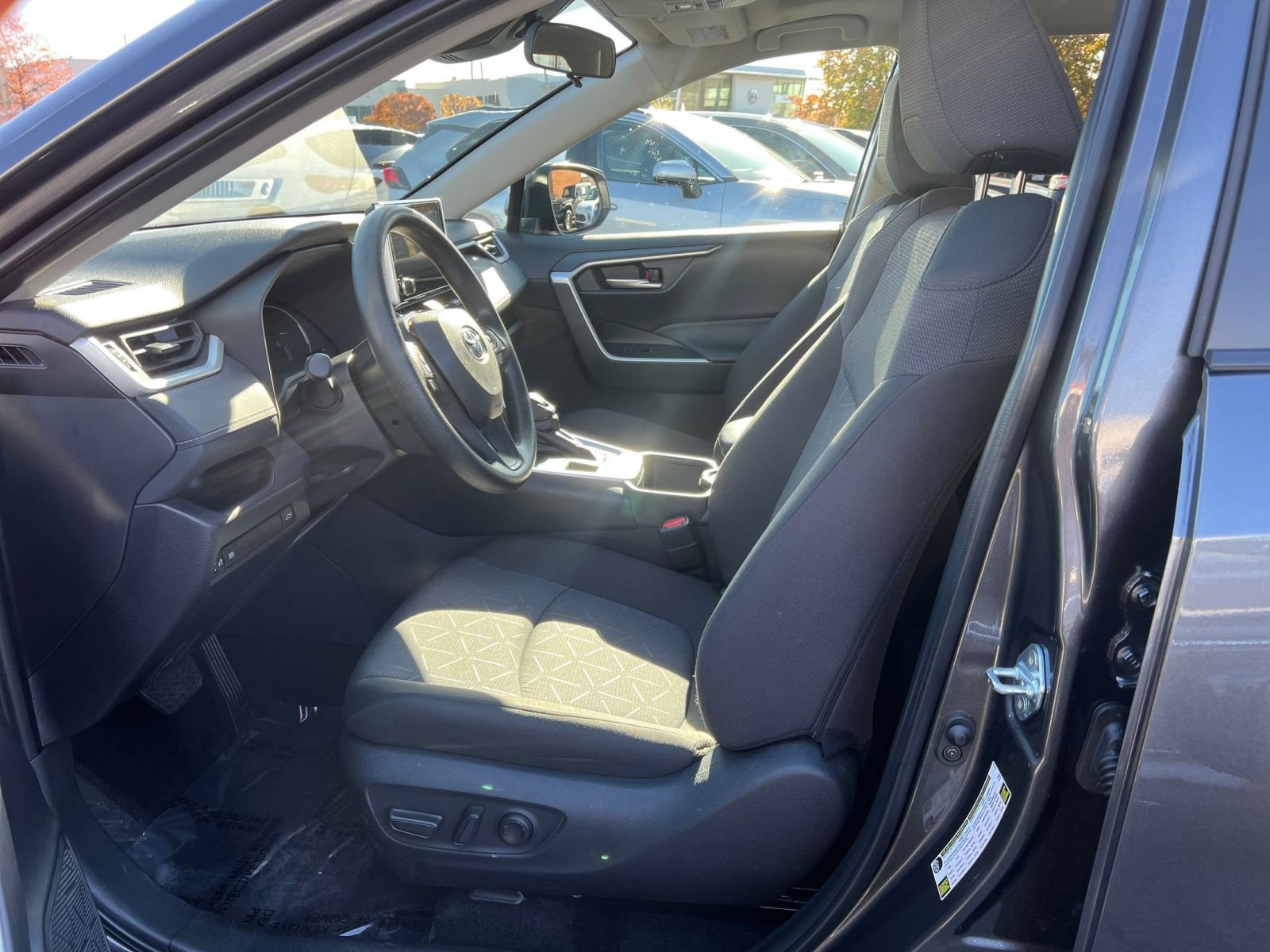 Used 2025 Toyota RAV4 XLE image 36