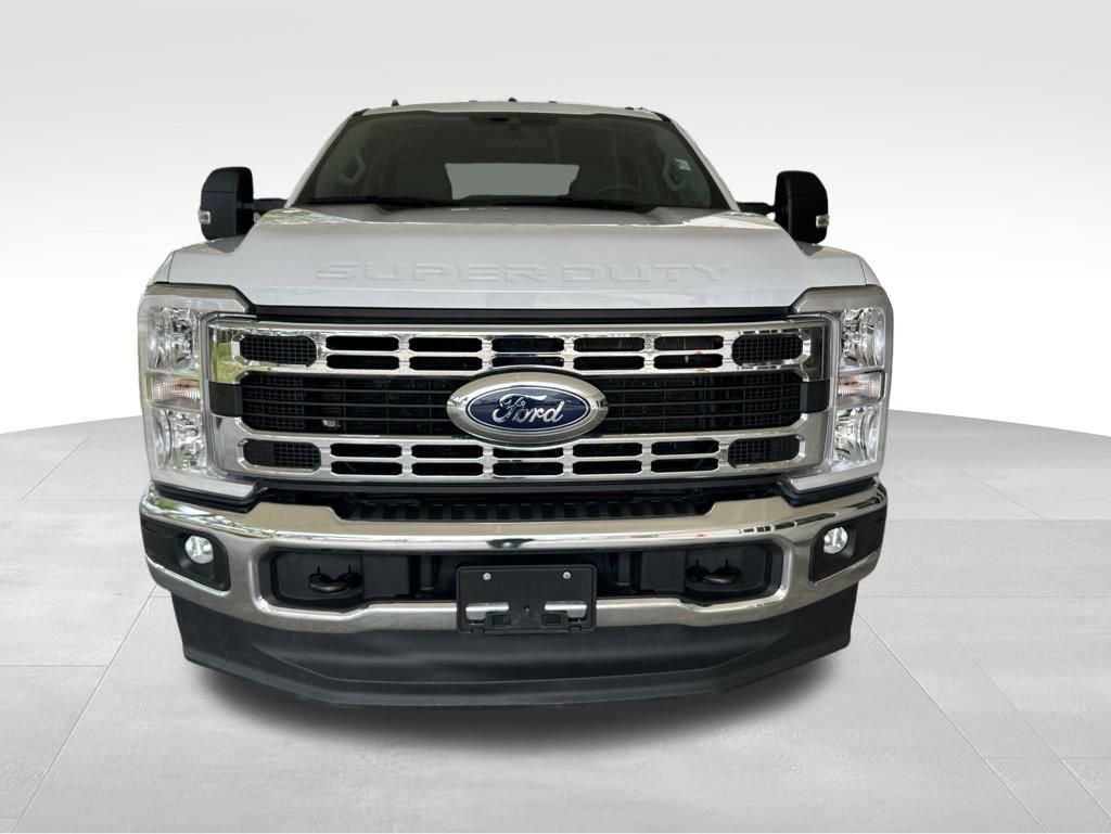 Used 2025 Ford F350 XLT w/ FX4 Off-Road Package AWD/4WD image 11