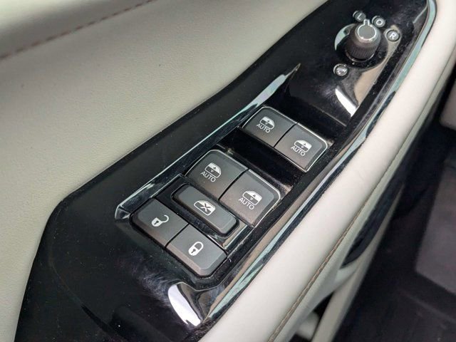 Used 2023 Jeep Grand Cherokee Overland w/ Luxury Tech Group IV image 24