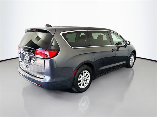 Used 2020 Chrysler Voyager LX image 7