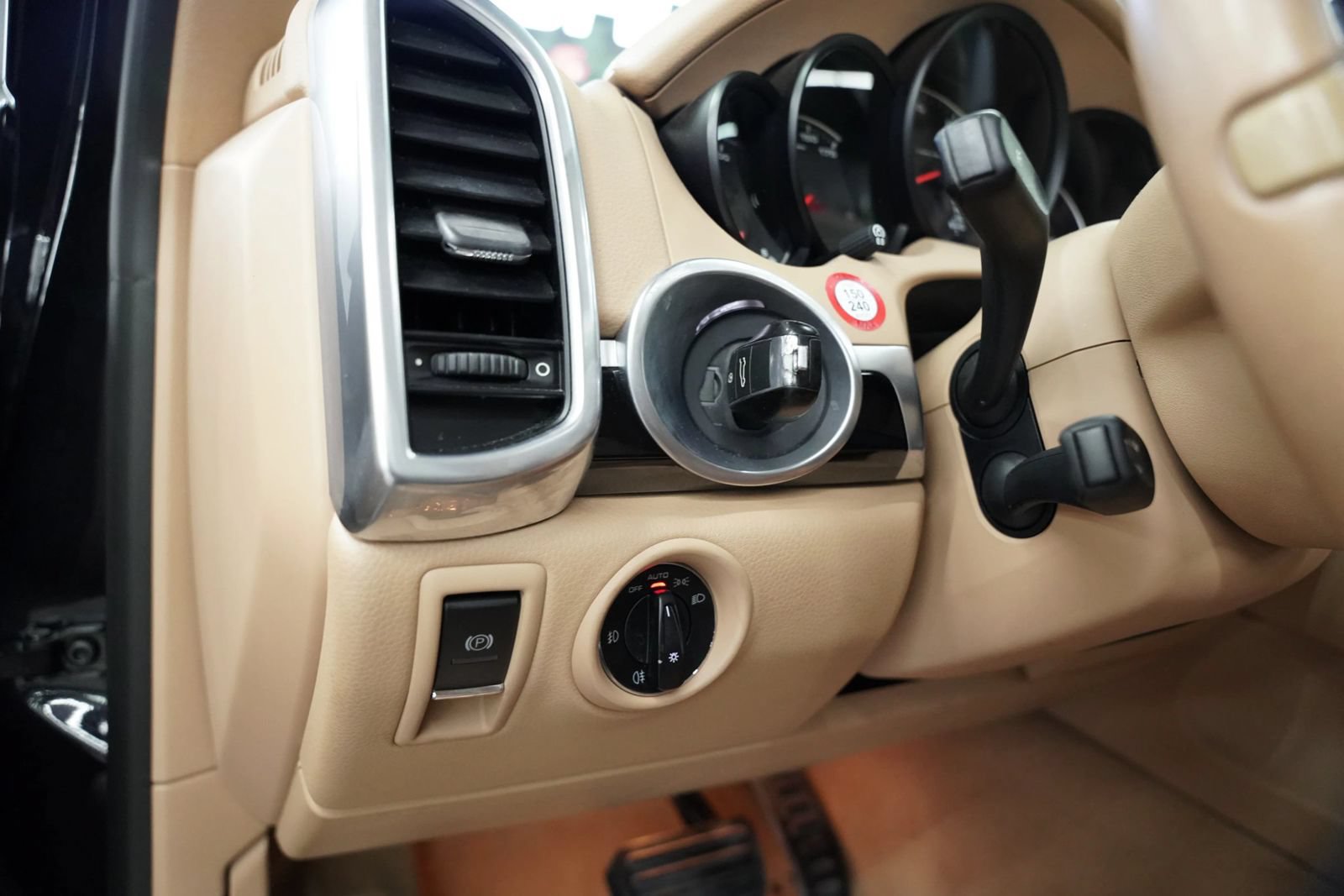 Used 2014 Porsche Cayenne AWD/4WD image 29