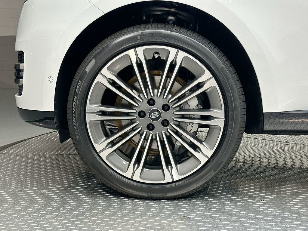 New 2025 Land Rover Range Rover SE image 4