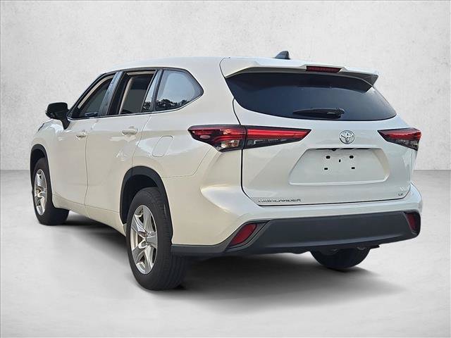 Used 2024 Toyota Highlander LE FWD image 7