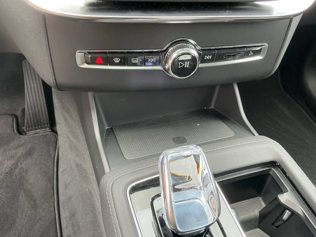 Certified 2025 Volvo XC90 B5 Plus AWD/4WD image 18