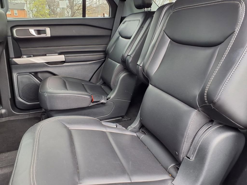 Used 2023 Ford Explorer XLT w/ Equipment Group 202A AWD/4WD image 7
