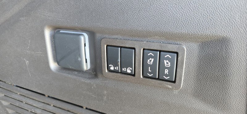 Used 2024 GMC Yukon Denali image 30