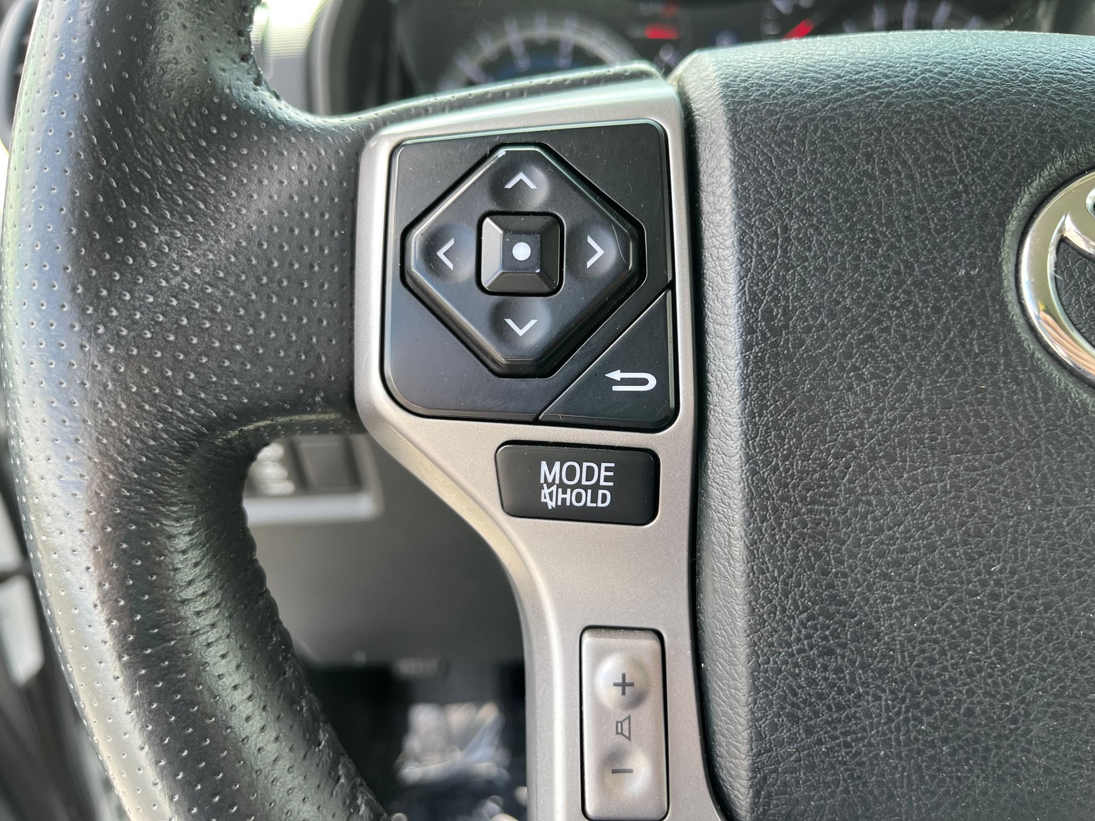 Used 2019 Toyota 4Runner SR5 AWD/4WD image 15