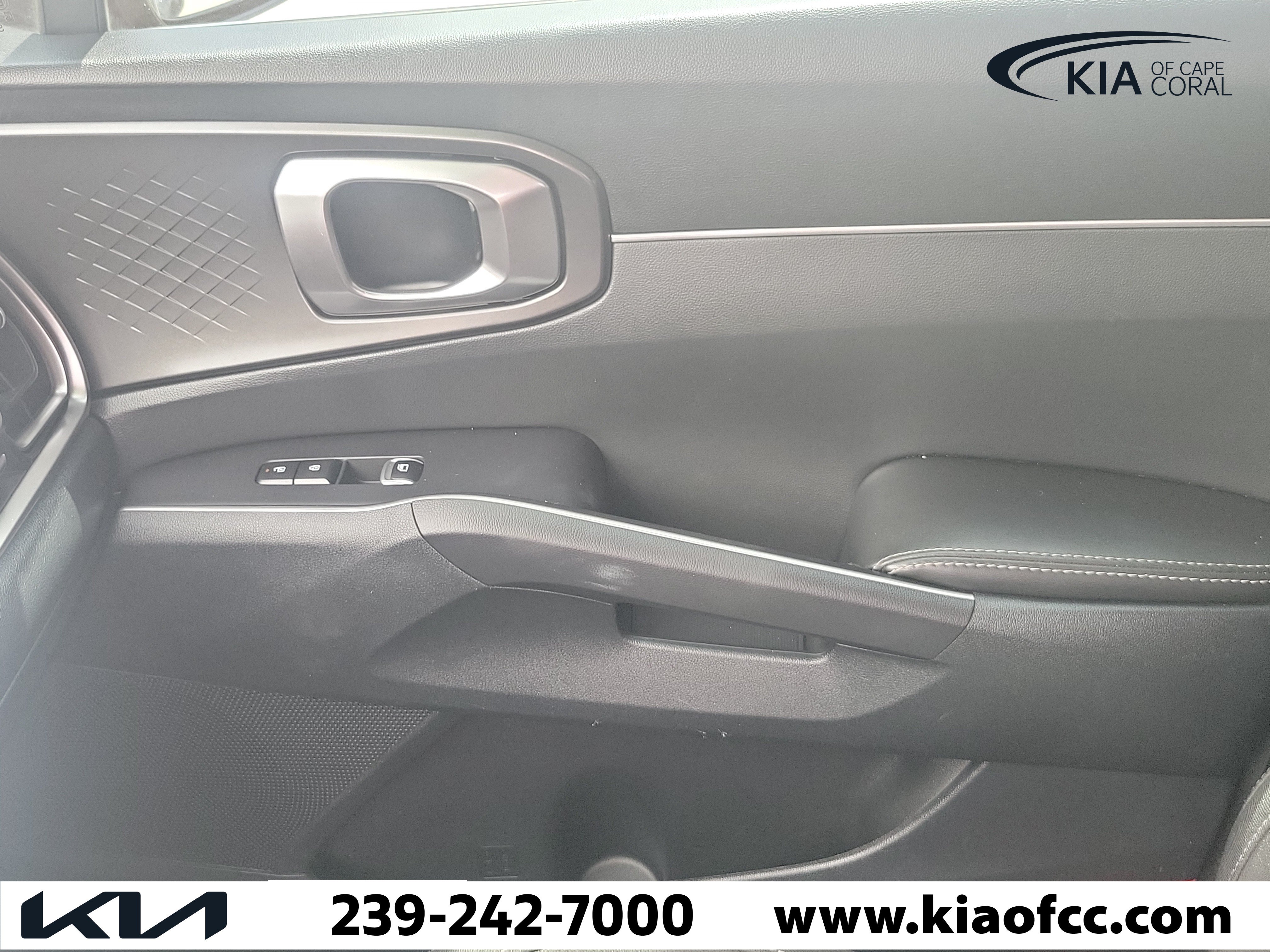 Certified 2025 Kia Sorento LX FWD image 30