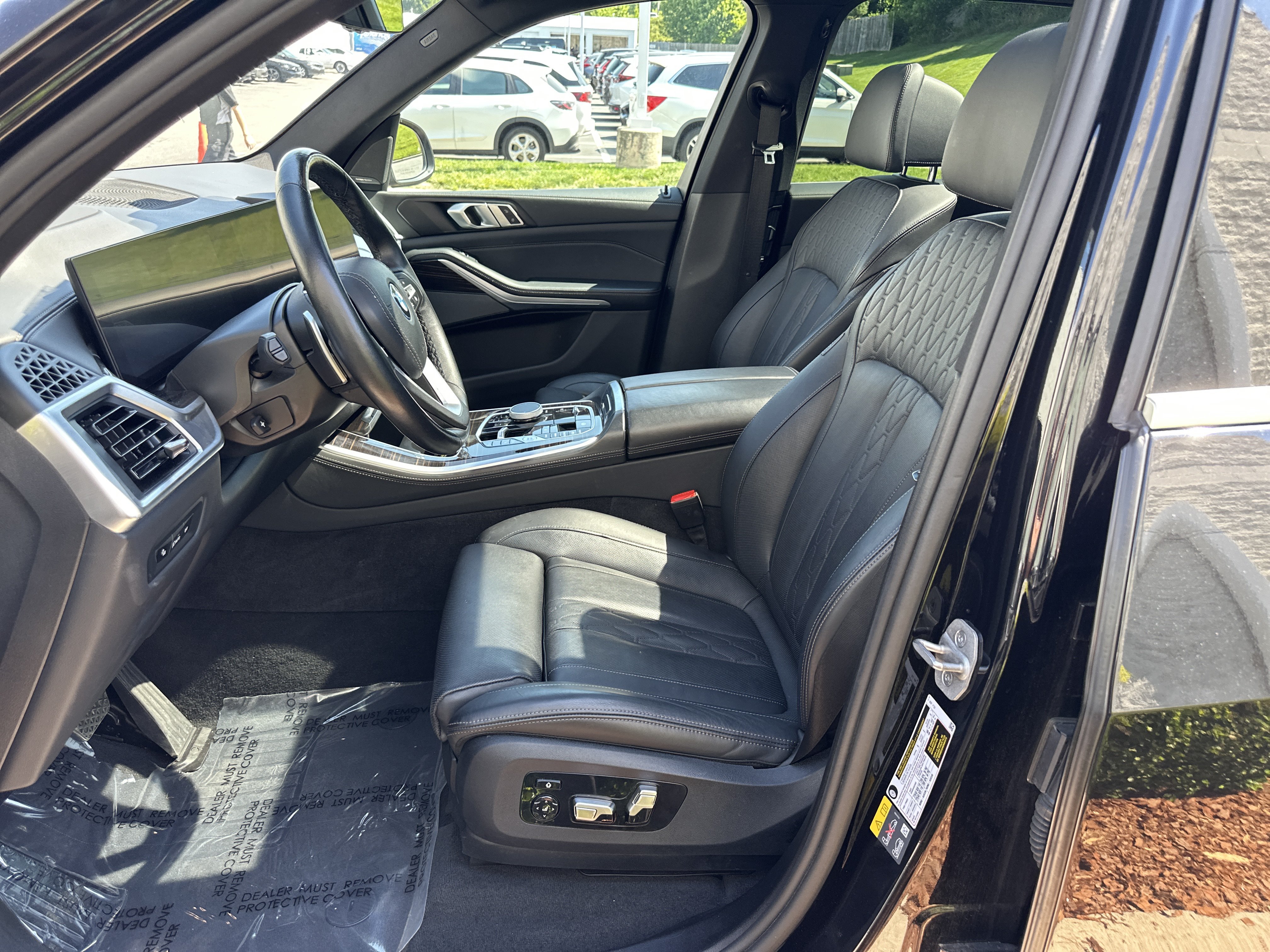 Used 2025 BMW X5 xDrive50e AWD/4WD image 16