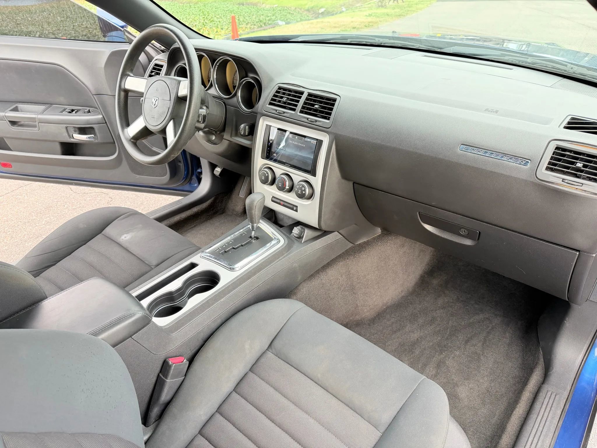 Used 2010 Dodge Challenger SE image 13