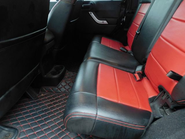 Used 2012 Jeep Wrangler Unlimited Sahara w/ Connectivity Group image 18