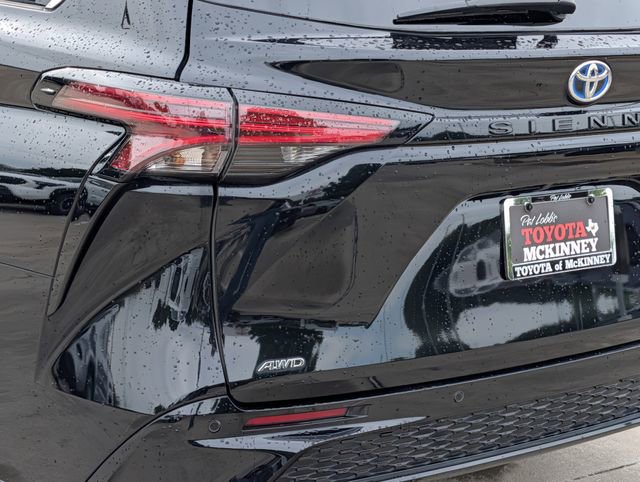 Used 2023 Toyota Sienna XSE AWD/4WD image 8