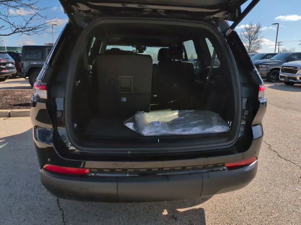 New 2025 Jeep Grand Cherokee L Altitude image 10
