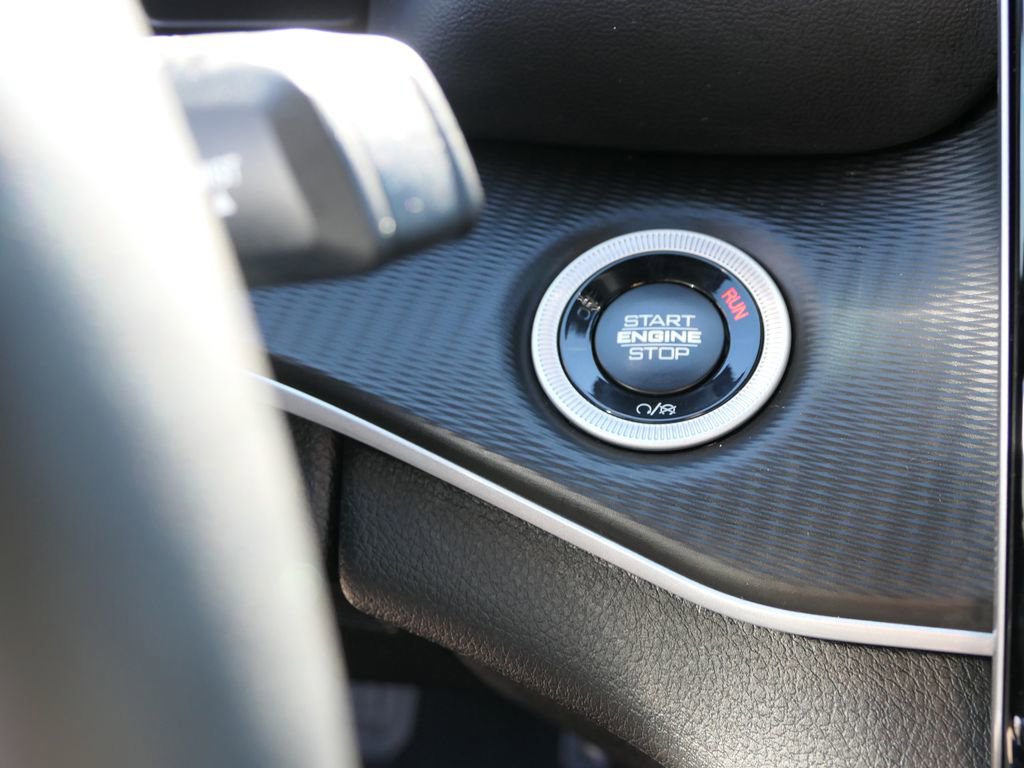 Used 2025 Jeep Grand Cherokee Laredo image 14