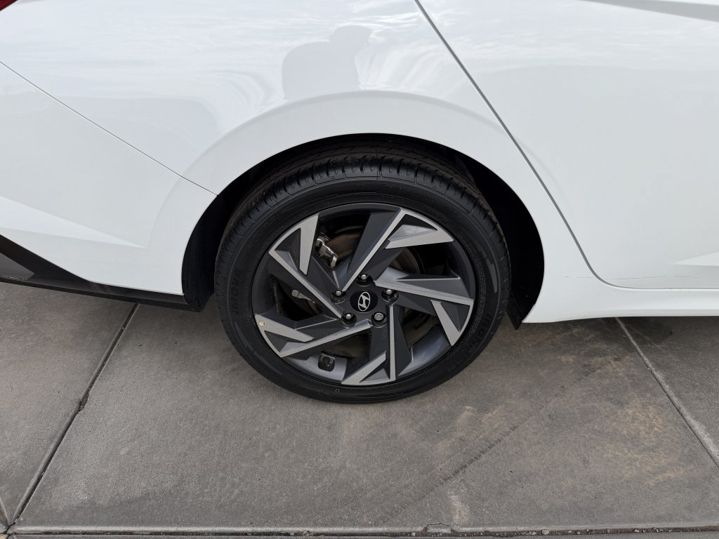 Used 2025 Hyundai Elantra Limited FWD image 15