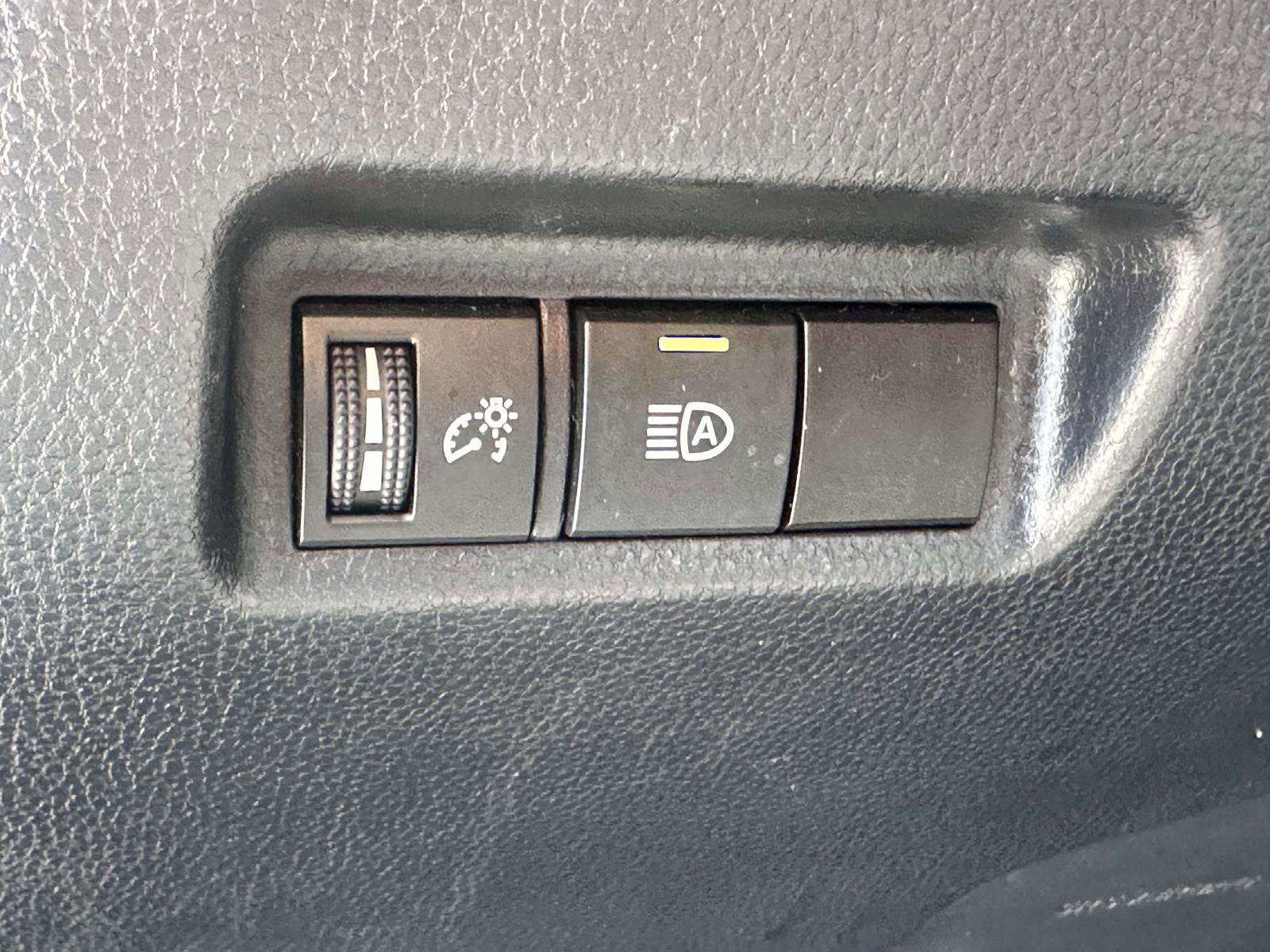 Used 2019 Toyota RAV4 LE AWD/4WD image 19