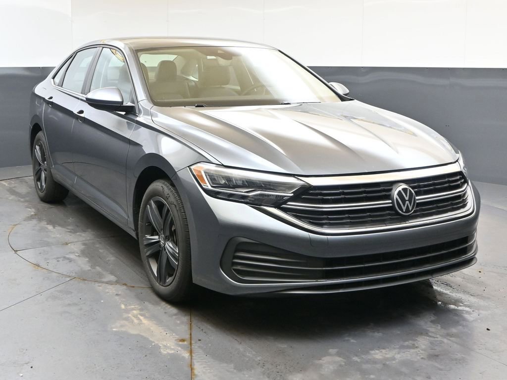 Used 2023 Volkswagen Jetta SE w/ Black Wheel Package image 8