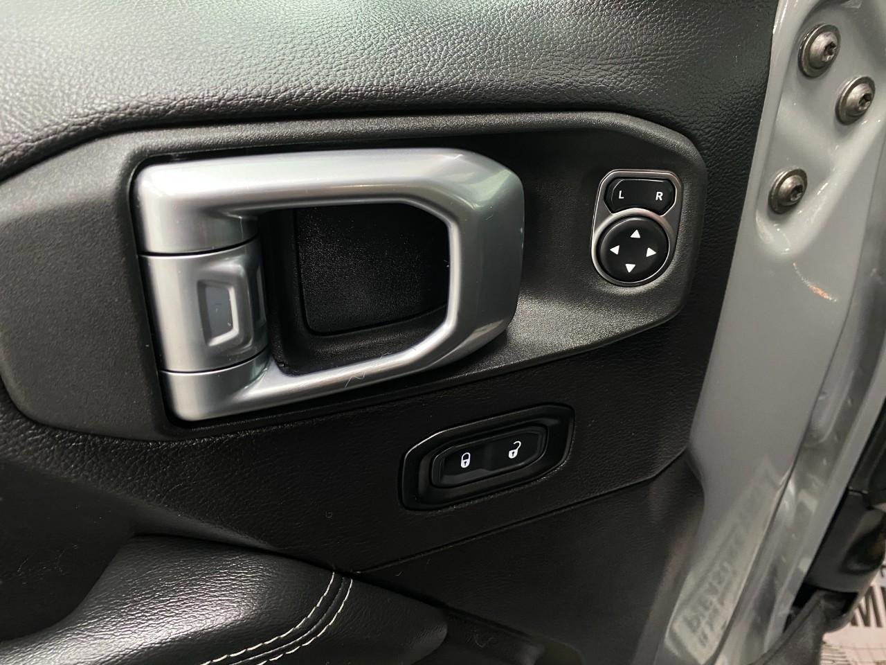 Used 2023 Jeep Wrangler Unlimited Sahara w/ Cold Weather Group AWD/4WD image 30