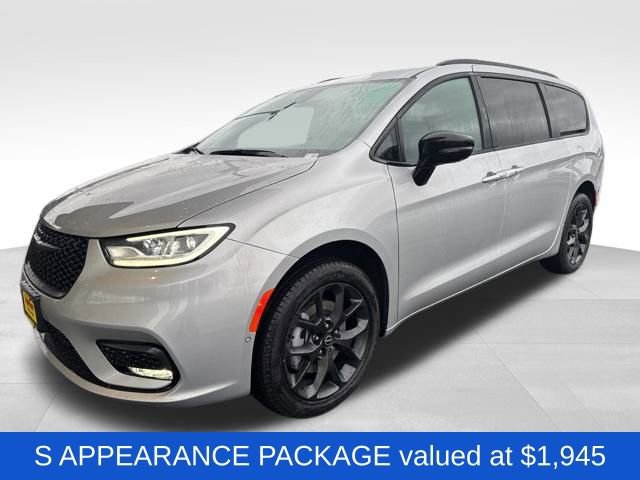 New 2026 Chrysler Pacifica Select w/ S Appearance Package AWD/4WD image 3