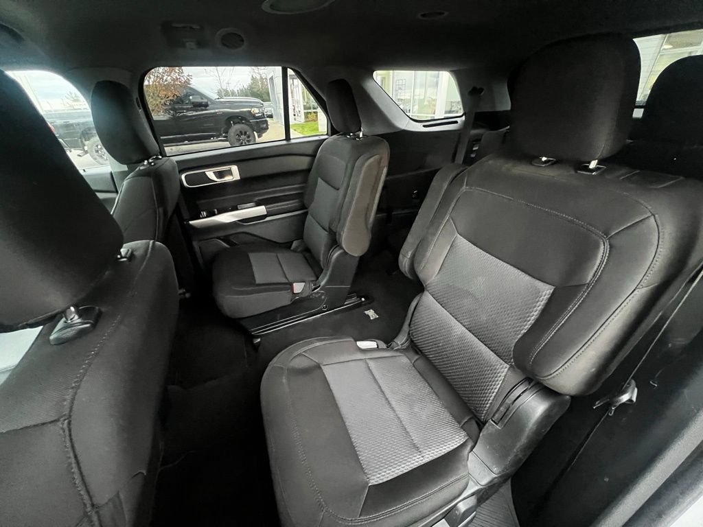 Used 2023 Ford Explorer XLT AWD/4WD image 17