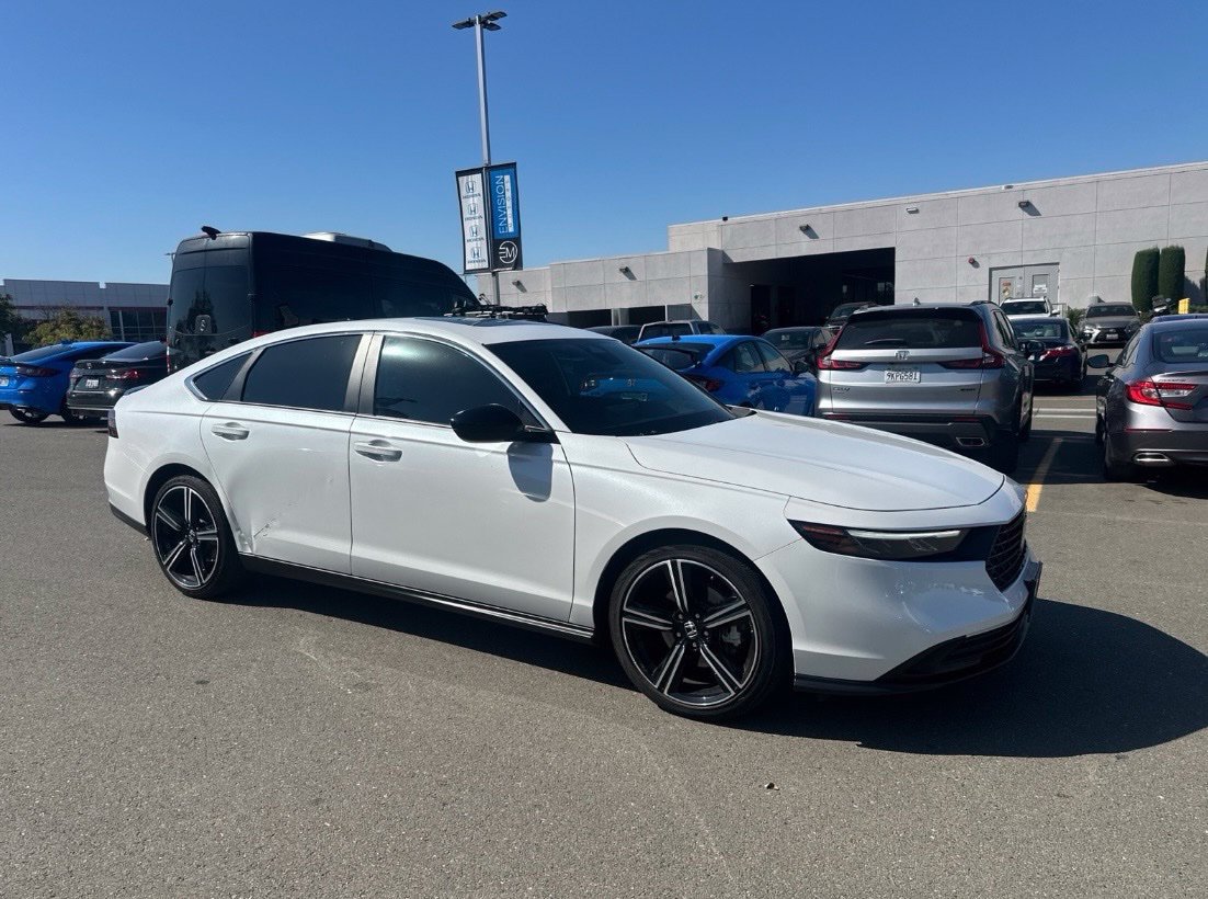 Used 2025 Honda Accord Sport image 2