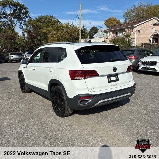 Used 2022 Volkswagen Taos SE w/ Panoramic Sunroof Package image 3