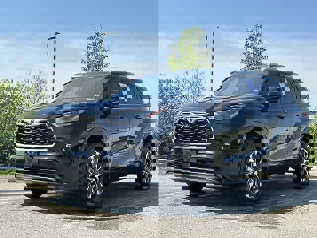 Used 2024 Toyota Highlander XLE AWD/4WD image 20