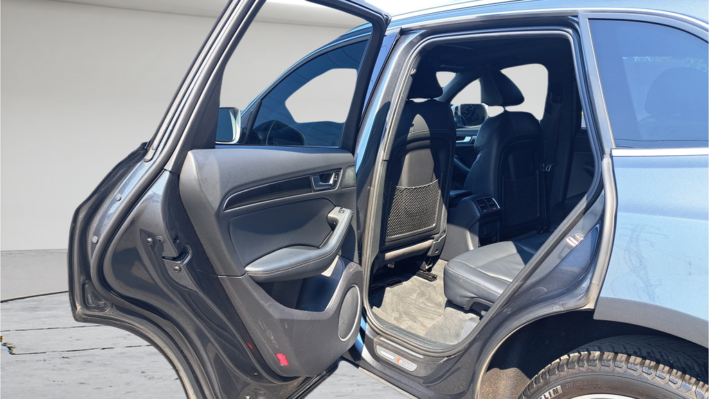 Used 2015 Audi SQ5 Premium Plus w/ Technology Package AWD/4WD image 11