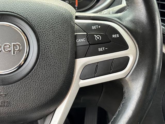 Used 2017 Jeep Cherokee Trailhawk w/ Comfort/Convenience Group AWD/4WD image 20