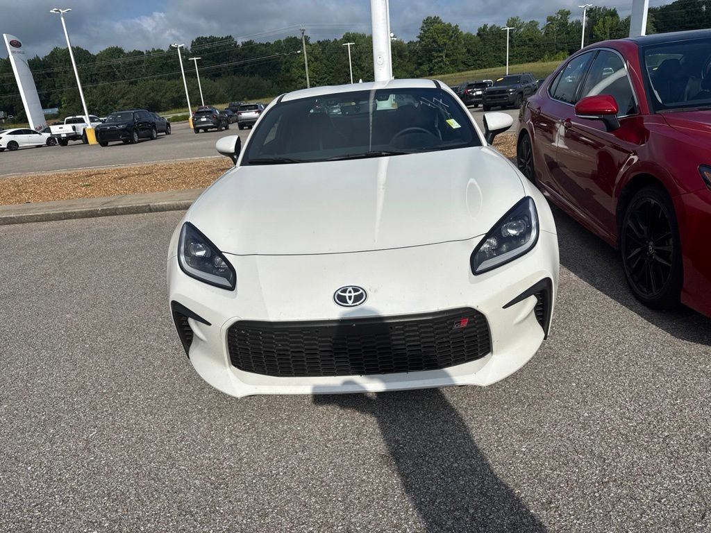 Used 2025 Toyota GR86 Premium RWD image 2