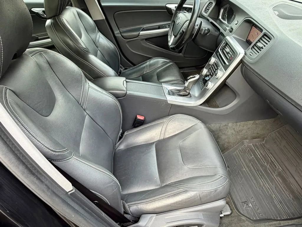 Used 2018 Volvo S60 T5 Dynamic w/ Vision Package image 16