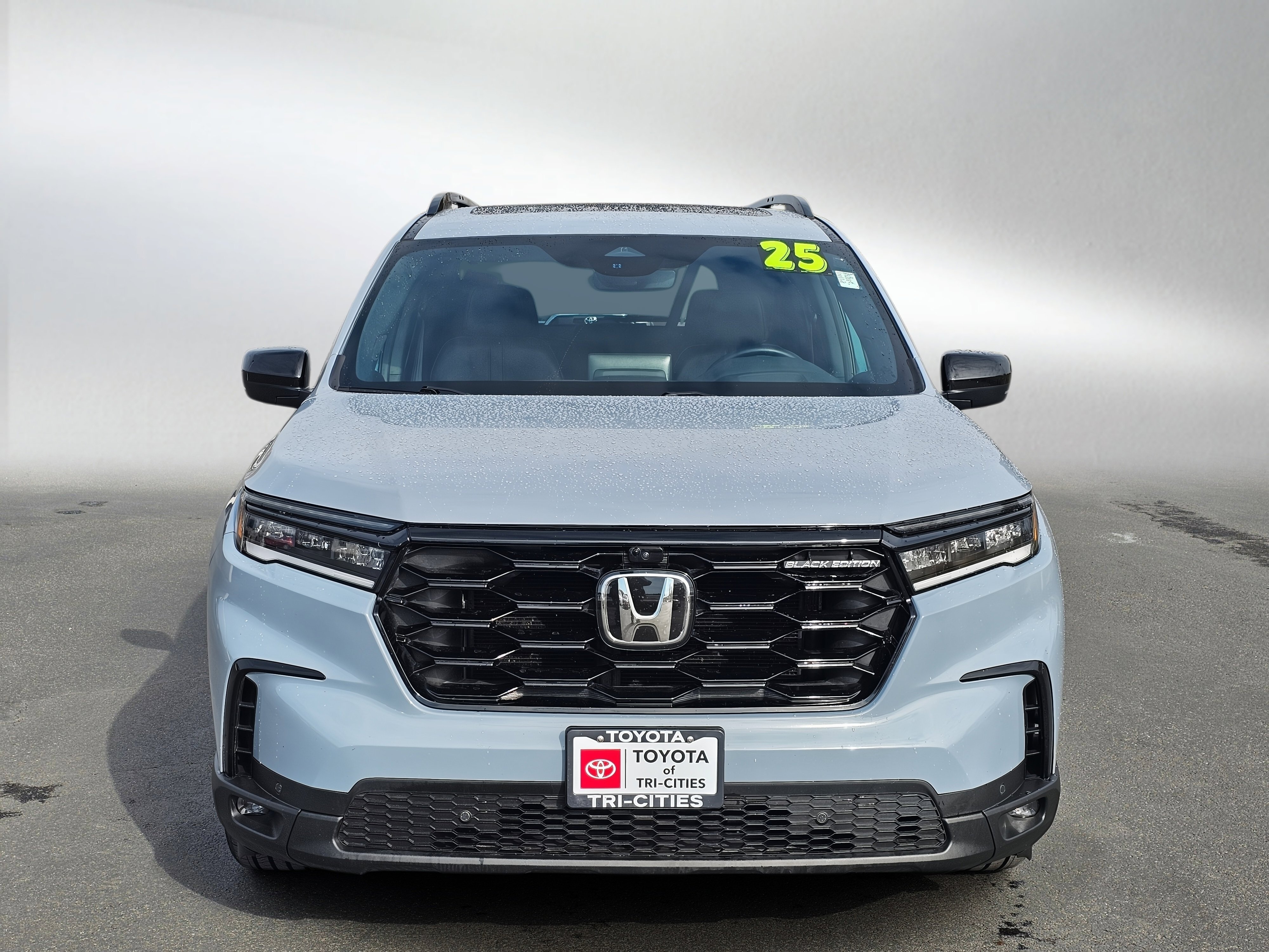 Used 2025 Honda Pilot Black Edition image 8