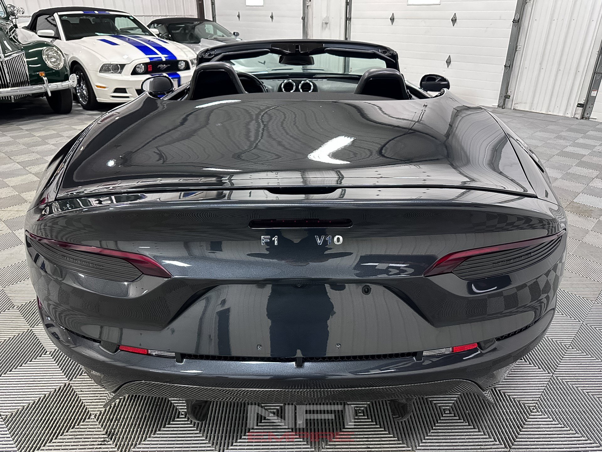 Used 2014 SRT Viper GTS w/ GTS Laguna Interior Package RWD image 16