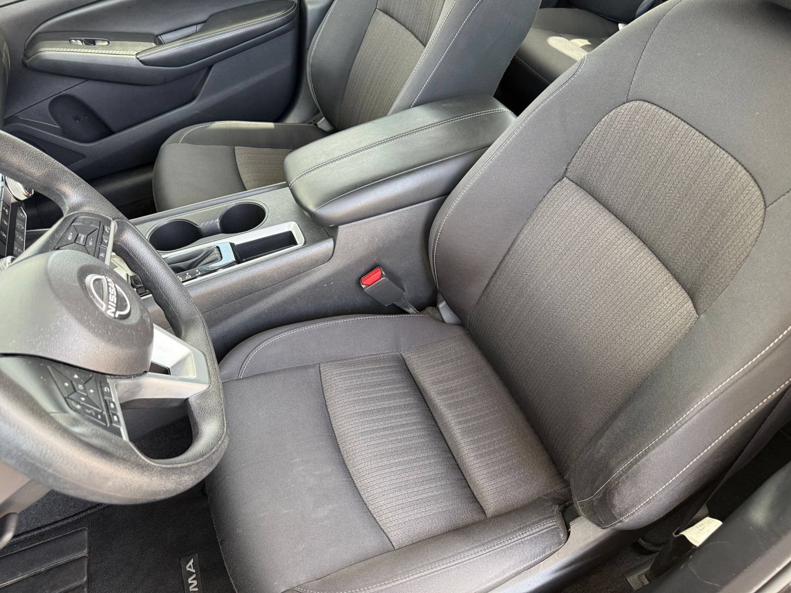 Used 2025 Nissan Altima 2.5 SV FWD image 31
