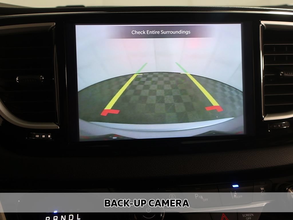 Used 2024 Chrysler Pacifica Touring-L FWD image 6