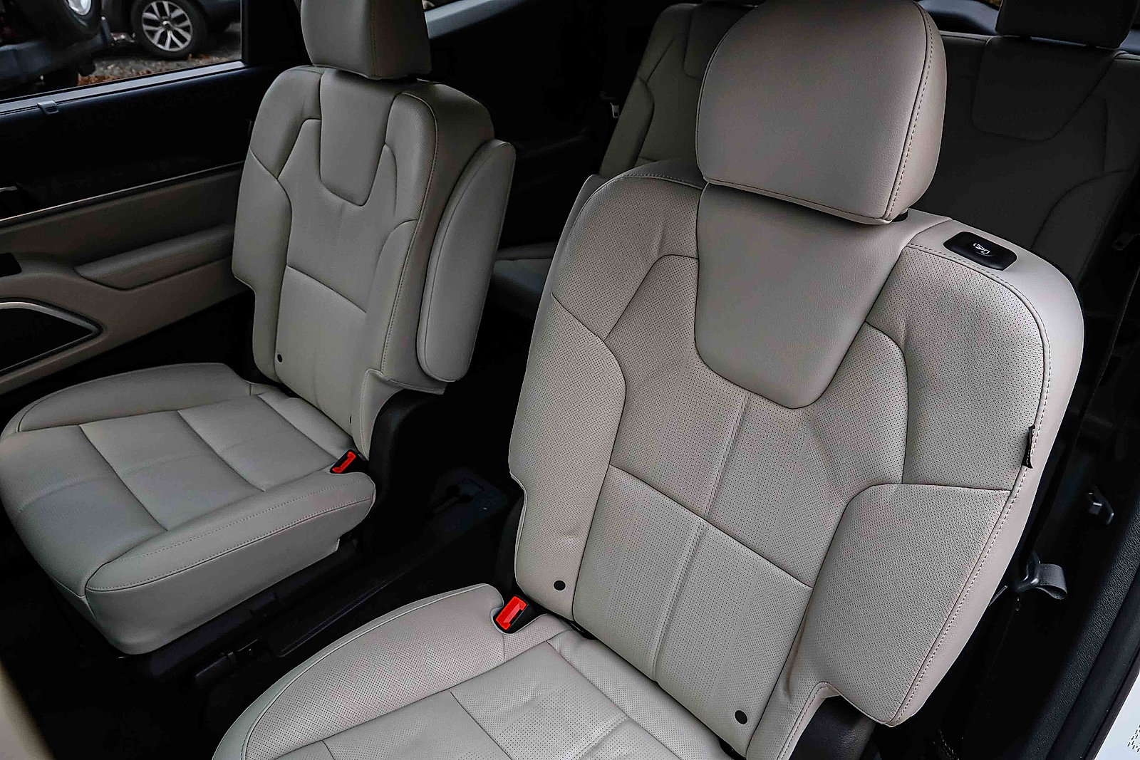 Used 2023 Kia Telluride EX w/ EX Captain's Chair Package image 22