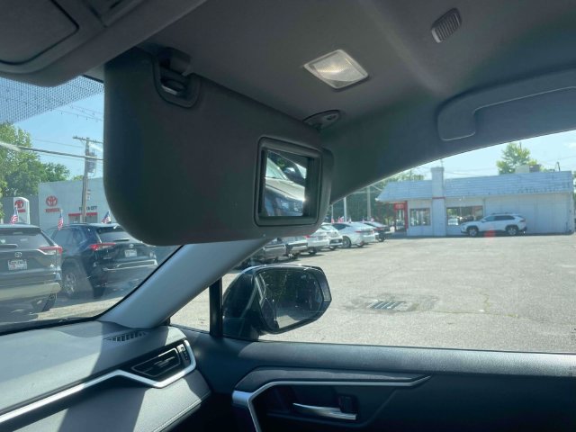 Used 2025 Toyota RAV4 XLE AWD/4WD image 34