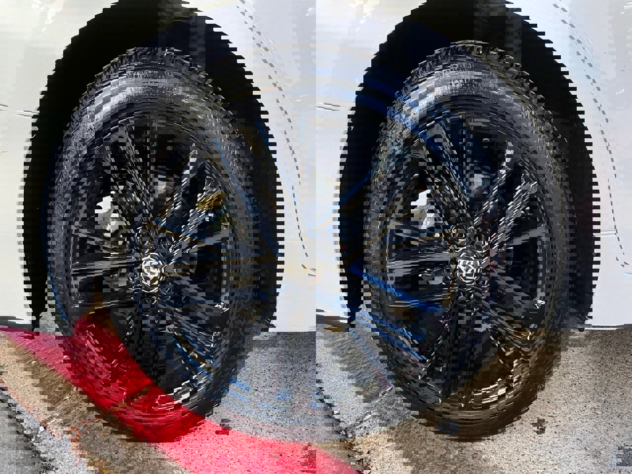 Used 2025 Toyota Camry SE image 9