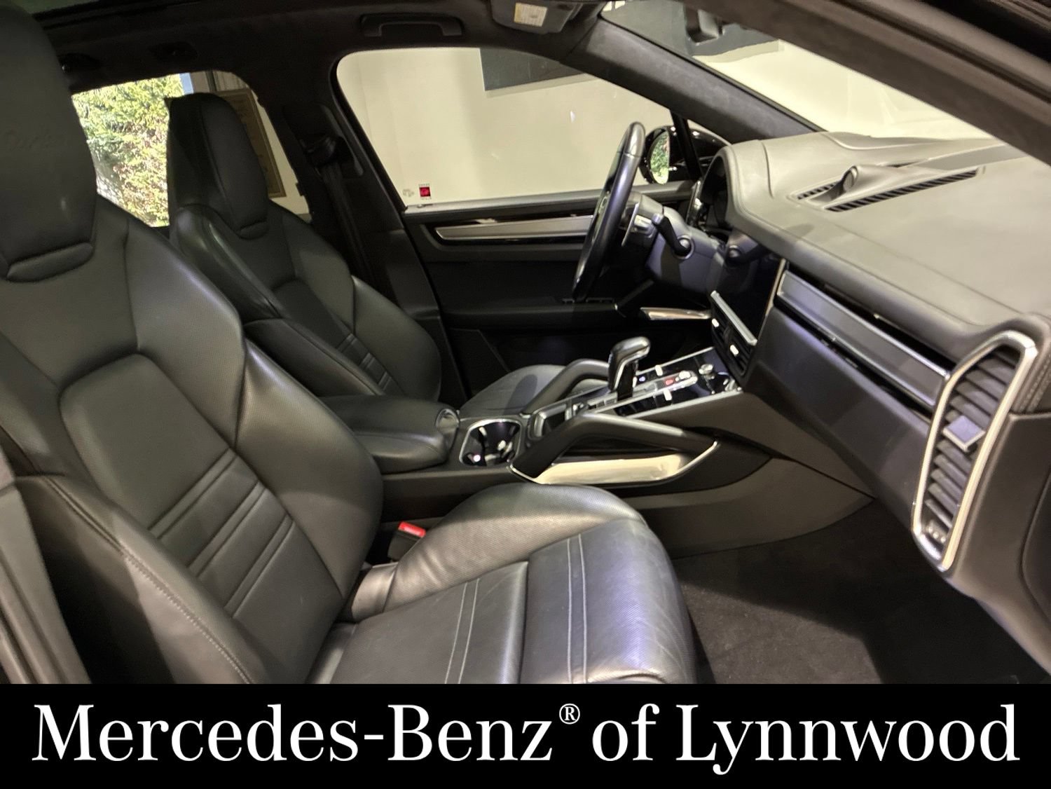 Used 2020 Porsche Cayenne Turbo AWD/4WD image 20