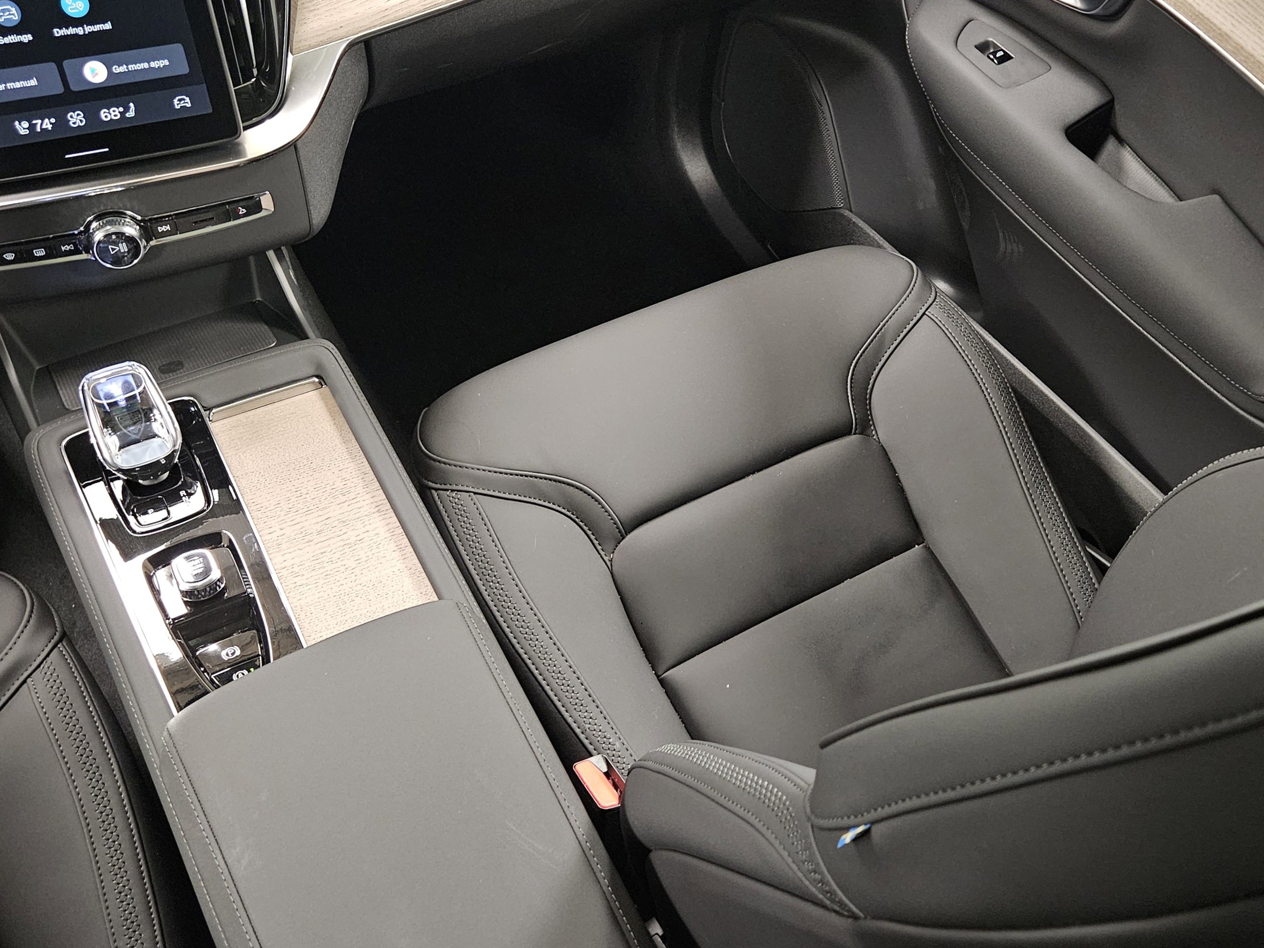 New 2026 Volvo XC90 B5 Plus w/ Protection Package image 17