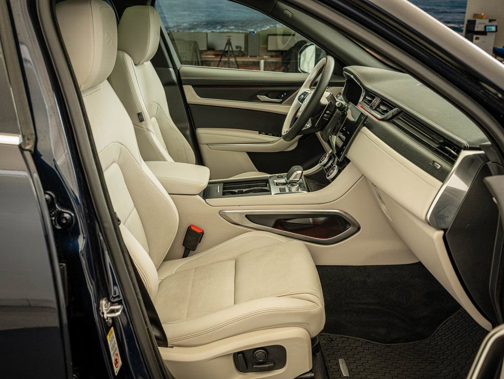 Used 2025 Jaguar F-PACE R-Dynamic S AWD/4WD image 21