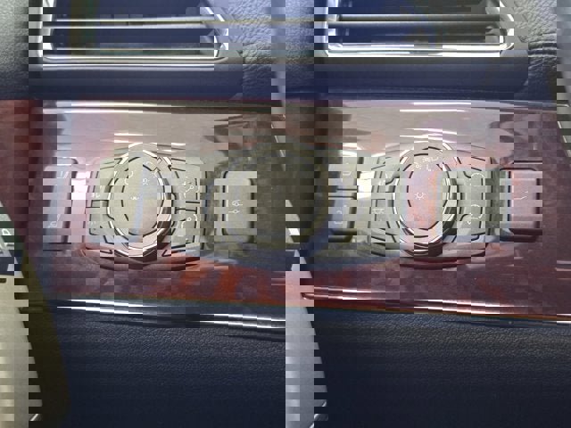 Used 2013 Lincoln MKX AWD image 22