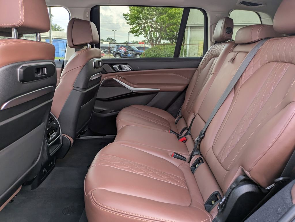 Used 2023 BMW X7 xDrive40i w/ Premium Package AWD/4WD image 14