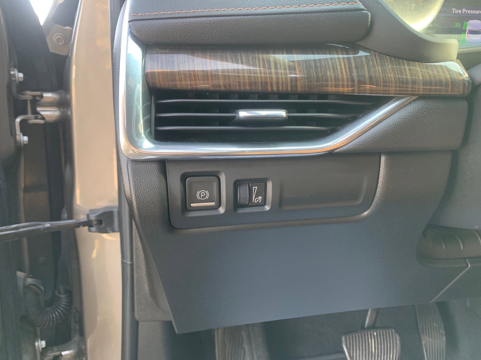 Used 2020 Cadillac XT4 Premium Luxury image 13