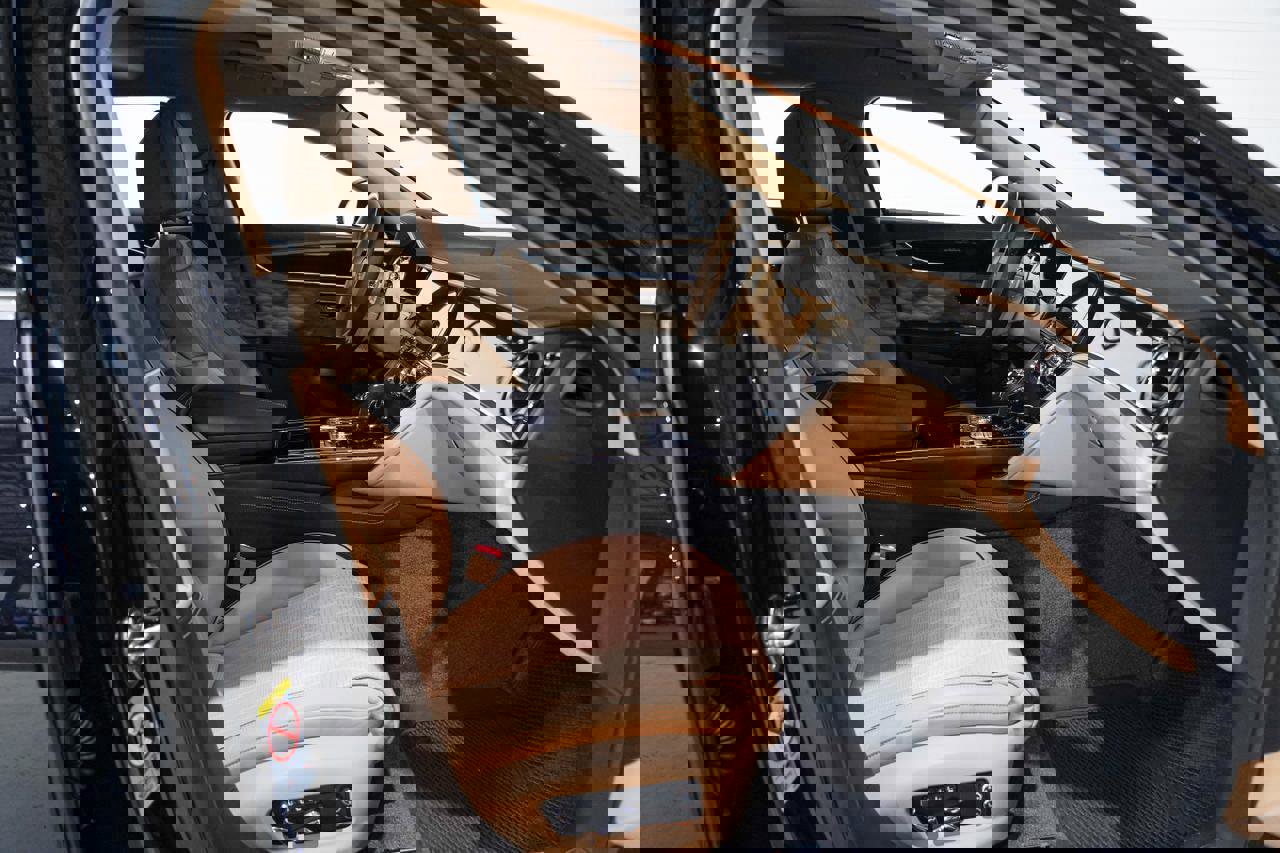 Used 2022 Bentley Flying Spur V8 image 16