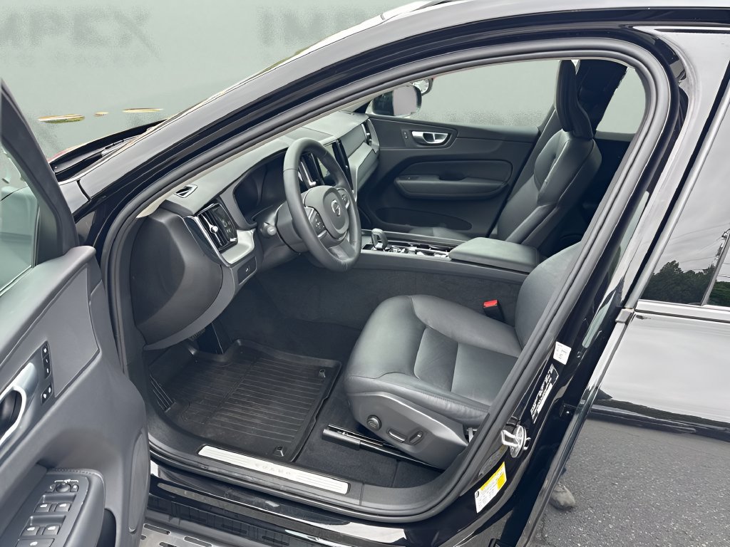 Used 2024 Volvo XC60 B5 Core AWD/4WD image 9