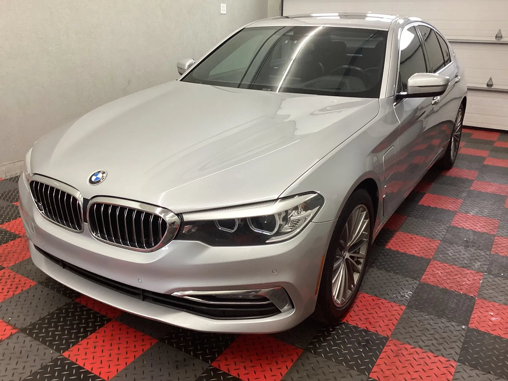 Used 2018 BMW 530e xDrive w/ Premium Package 2